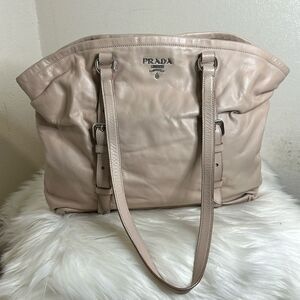 💯 Authentic Prada Tote Handbag🍀